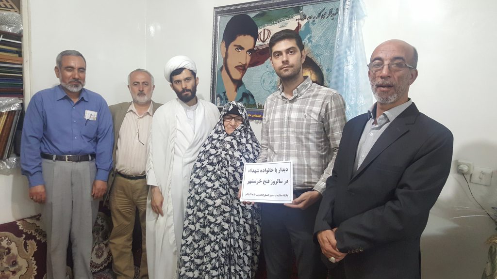 تصاویر یادگاری از دیدار با مادر شهید بهروز صبوری